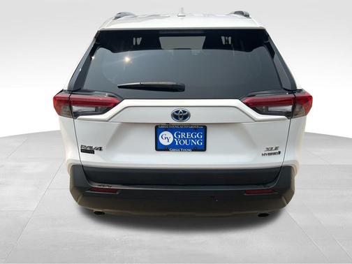 2020 Toyota RAV4 Hybrid XLE