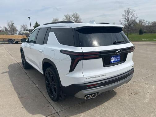 Summit White 2026 Chevrolet Traverse LT