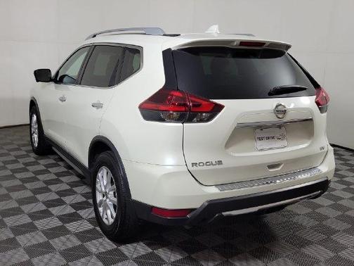 White 2018 Nissan Rogue SV