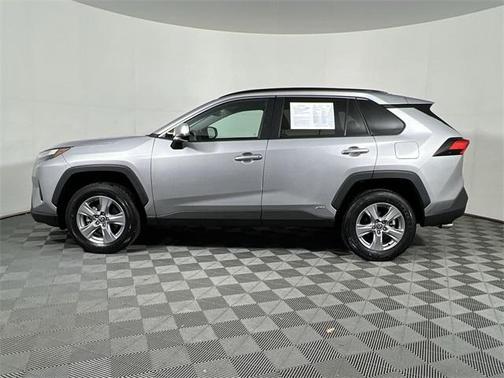 2022 Toyota RAV4 Hybrid XLE