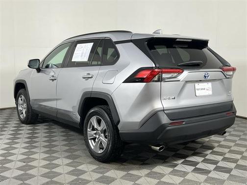 2022 Toyota RAV4 Hybrid XLE