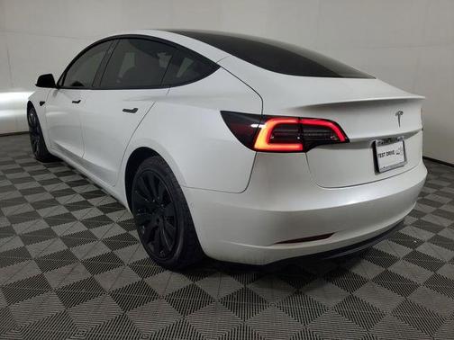 Pearl White 2022 Tesla Model 3 Long Range