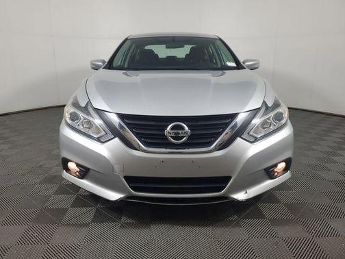 Brilliant Silver Metallic 2017 Nissan Altima 2.5 SV