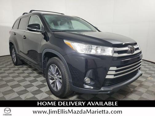 Midnight Black Metallic 2018 Toyota Highlander XLE