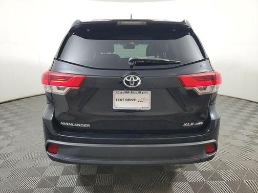 Midnight Black Metallic 2018 Toyota Highlander XLE