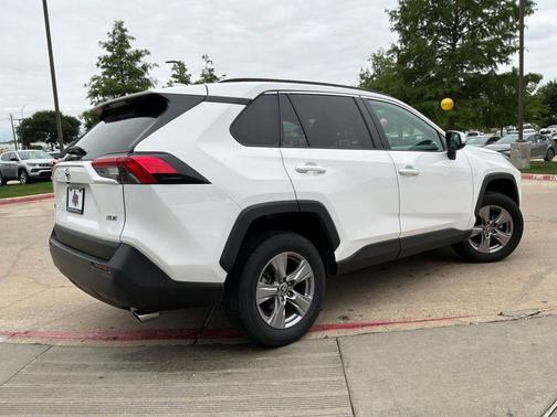 Ice 2024 Toyota RAV4 XLE