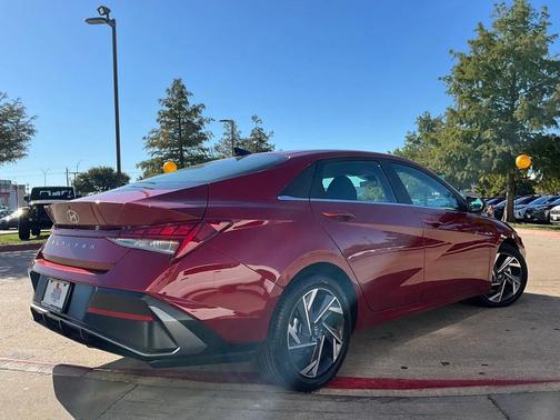 2025 Hyundai ELANTRA SEL