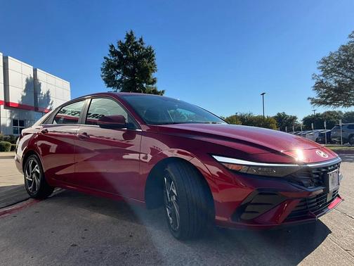 2025 Hyundai ELANTRA SEL