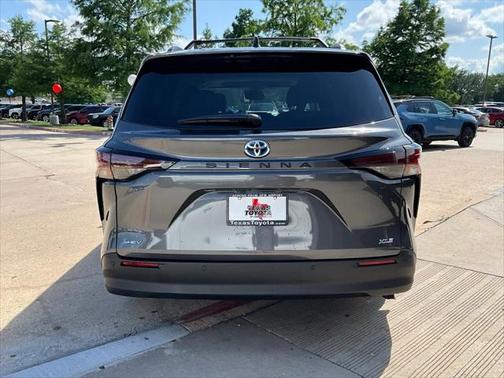 2025 Toyota Sienna XLE 8 Passenger