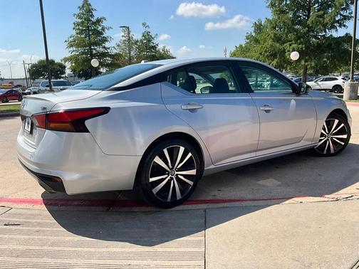 2021 Nissan Altima SR FWD
