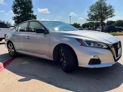 2021 Nissan Altima SR FWD