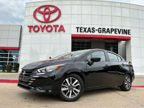 Super Black 2025 Nissan Versa 1.6 SV