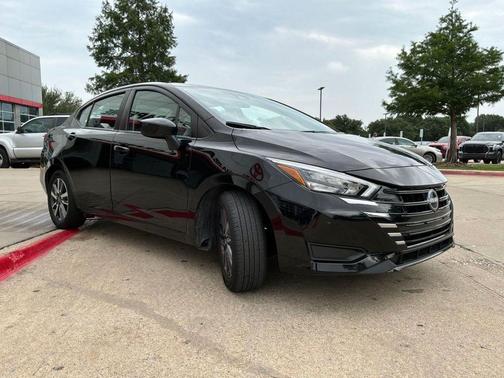 Super Black 2025 Nissan Versa 1.6 SV