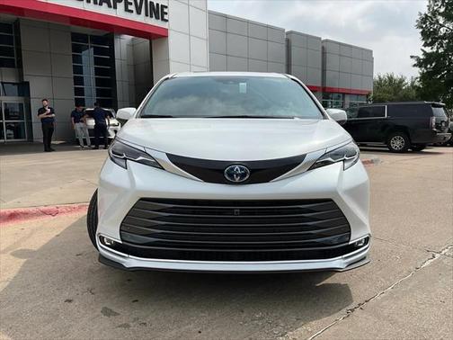 2025 Toyota Sienna Platinum 7 Passenger
