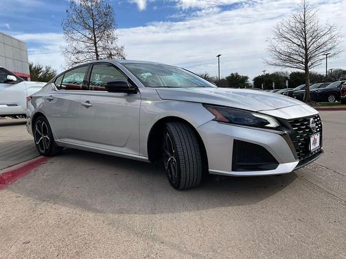 2025 Nissan Altima SR FWD