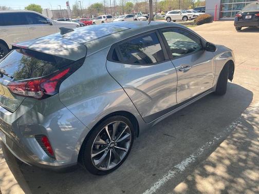2019 Hyundai Veloster 2