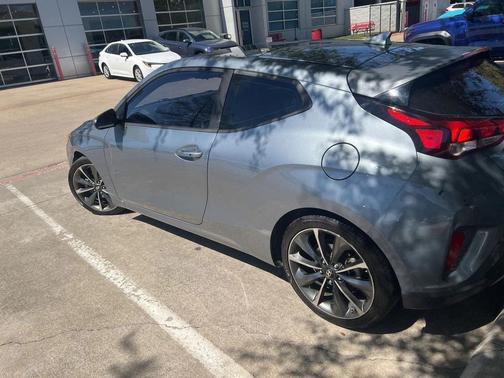 2019 Hyundai Veloster 2