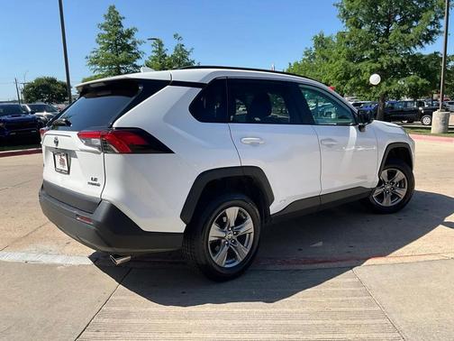2024 Toyota RAV4 Hybrid LE