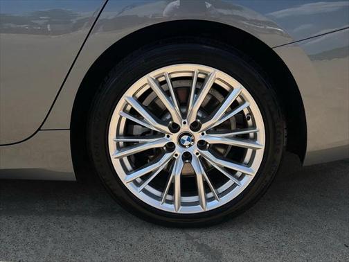 2024 BMW 330 i