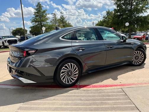 2024 Hyundai SONATA Hybrid SE