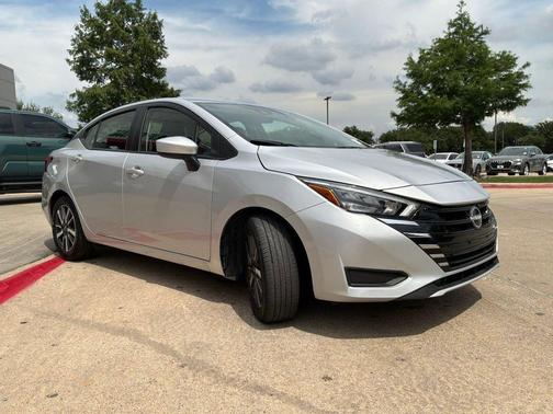 Brilliant Silver Metallic 2025 Nissan Versa 1.6 SV