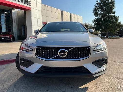 2025 Volvo V60 Cross Country B5 Plus