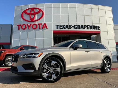 2025 Volvo V60 Cross Country B5 Plus