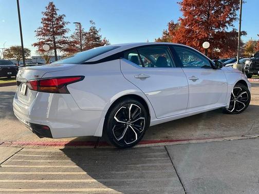 2025 Nissan Altima SR FWD