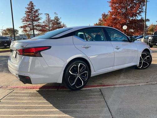 2025 Nissan Altima SR FWD