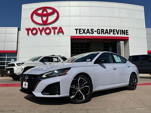 2025 Nissan Altima SR FWD