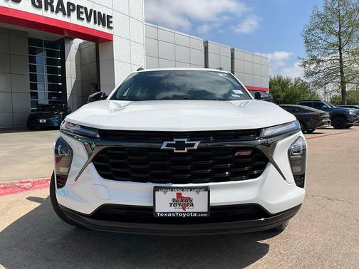 Summit White 2024 Chevrolet Trax FWD 2RS