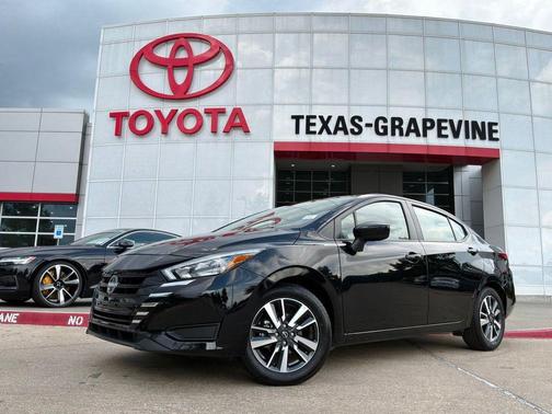 Super Black 2025 Nissan Versa 1.6 SV