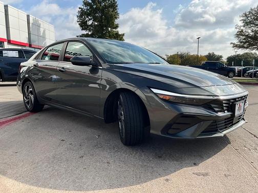 2025 Hyundai ELANTRA SEL