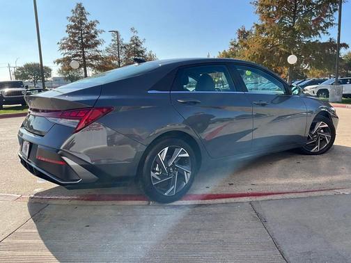 2025 Hyundai ELANTRA SEL