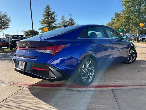 2025 Hyundai ELANTRA SEL