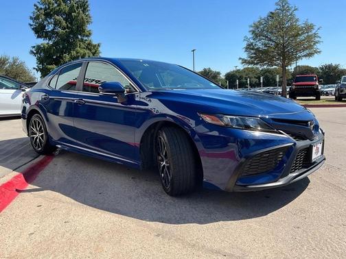 2024 Toyota Camry SE