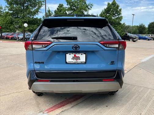 2025 Toyota RAV4 Hybrid SE