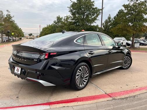 2024 Hyundai SONATA Hybrid SE