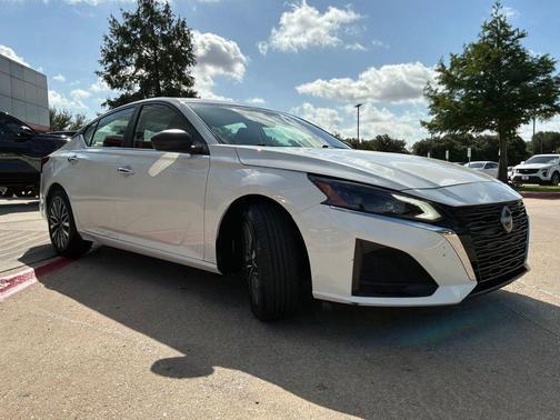 Pearl White Tricoat 2025 Nissan Altima 2.5 SV