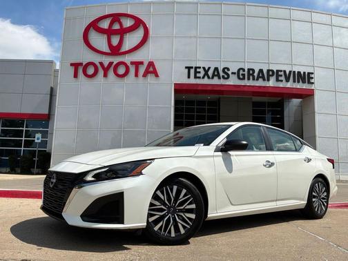 Pearl White Tricoat 2025 Nissan Altima 2.5 SV