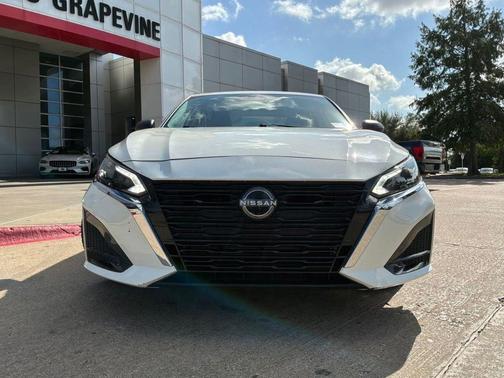Pearl White Tricoat 2025 Nissan Altima 2.5 SV