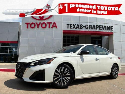 Pearl White Tricoat 2025 Nissan Altima 2.5 SV