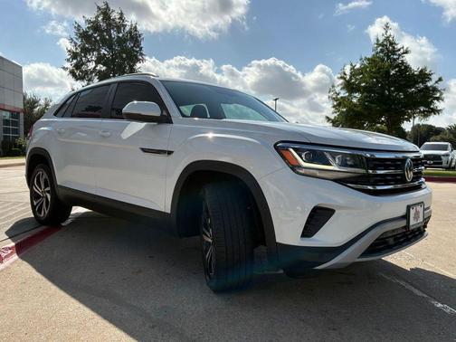 Pure White 2022 Volkswagen Atlas Cross Sport 3.6L V6 SE w/Technology
