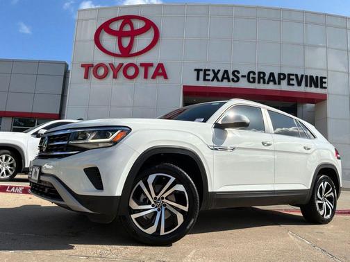 Pure White 2022 Volkswagen Atlas Cross Sport 3.6L V6 SE w/Technology
