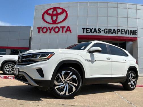 Pure White 2022 Volkswagen Atlas Cross Sport 3.6L V6 SE w/Technology