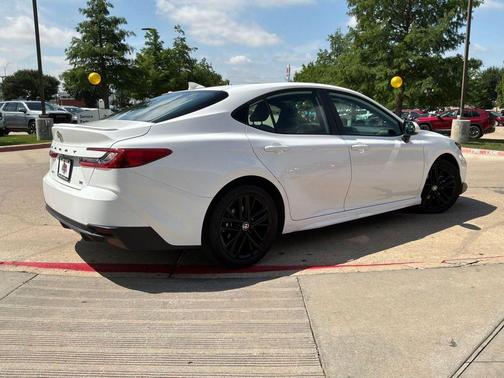 Ice 2025 Toyota Camry SE