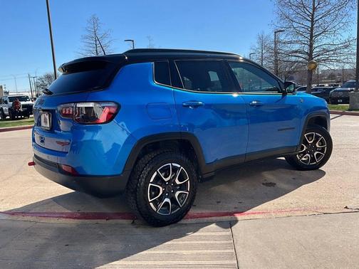 Hydro Blue Pearlcoat 2025 Jeep Compass Trailhawk