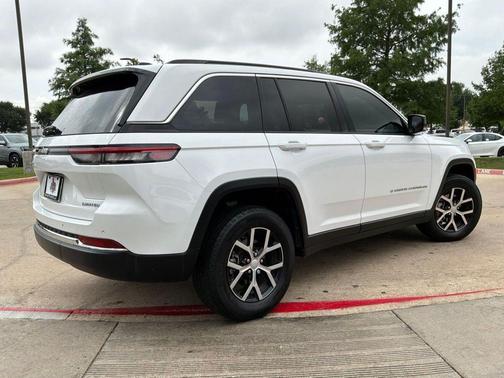 Bright White Clearcoat 2025 Jeep Grand Cherokee Limited