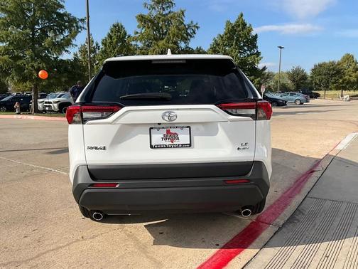 2025 Toyota RAV4 Hybrid LE