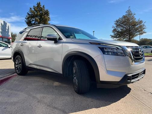 2025 Nissan Pathfinder SV FWD